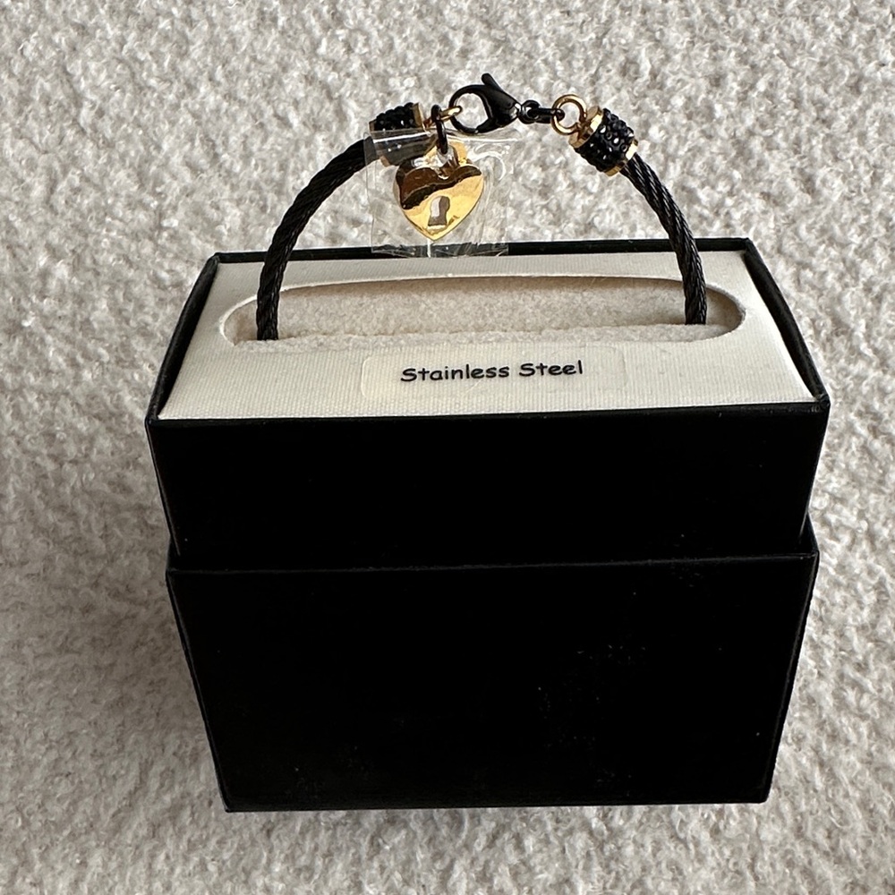 Black and Gold Heart Charm Bracelet